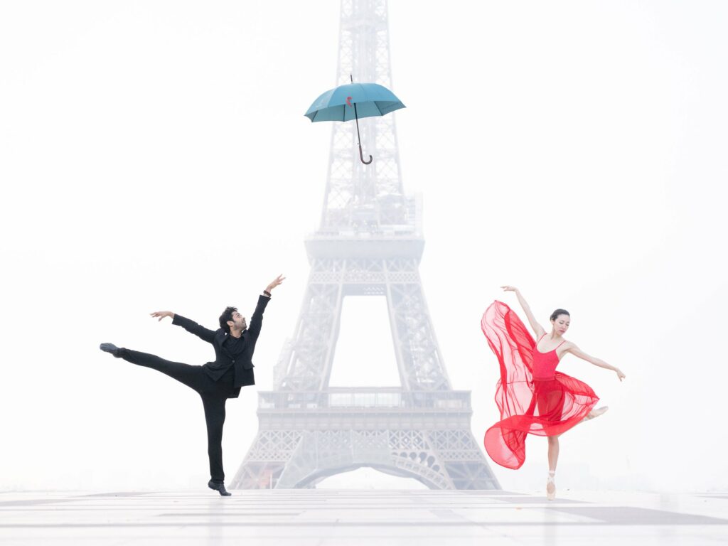 Dancers in front of the Eiffel Tower
