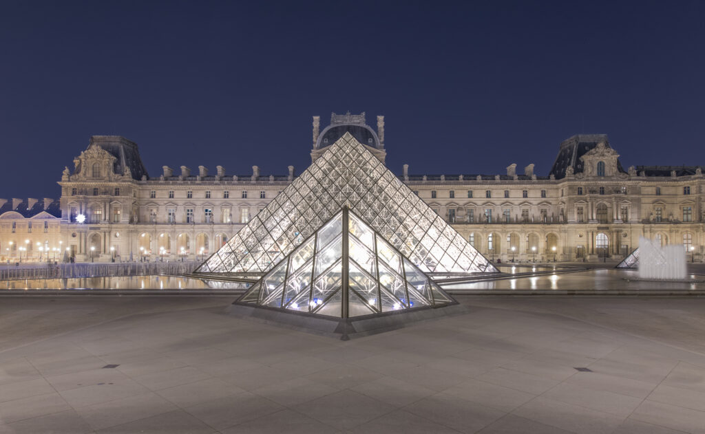 La Louvre at night